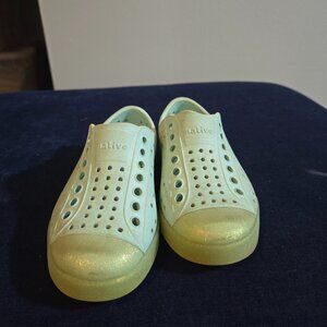 Native toddler size 9 shoes